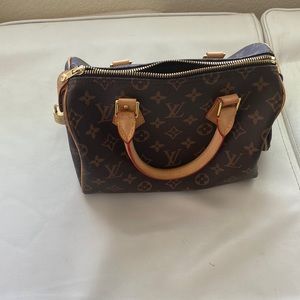 Vintage Louis Vuitton Speedy 30
Locket included no lost key